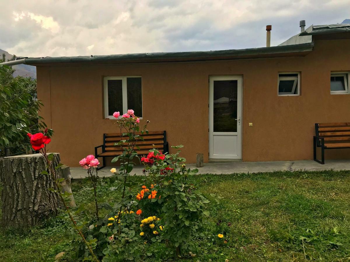 Piligrim Kazbegi Hotel Kültér fotó